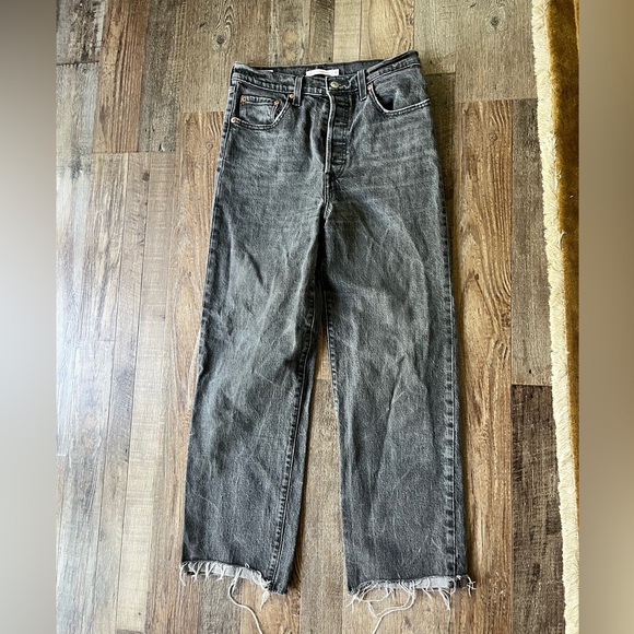 Levi's Denim - Levi's Women's Cropped Straight Jeans in Washed Black
